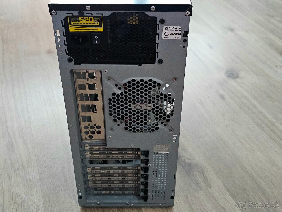 Cooler Master Centurion 5 ATX a Corsair HX520 - 5