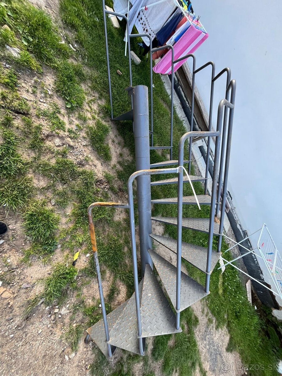 Predám točité schody – výška 210 cm - 5
