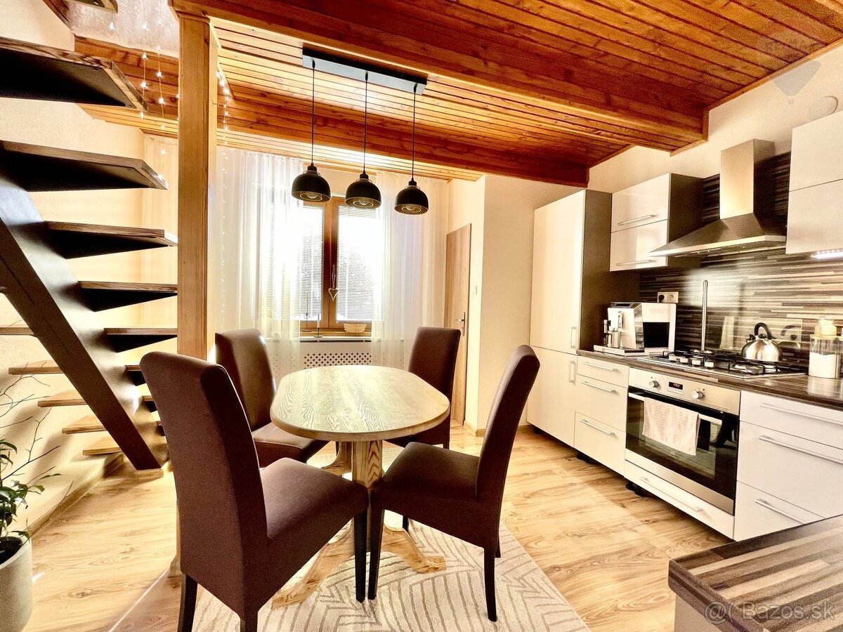 Na predaj útulný rodinný dom po rekonštrukcii s garážou, pek - 5