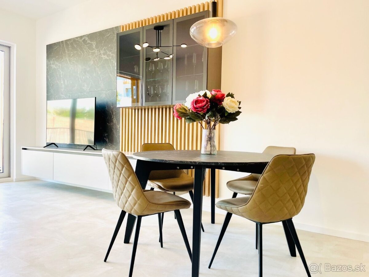 Prenájom 3 izb. byt, Orbis, 2x terasa, garáž. státie - 5