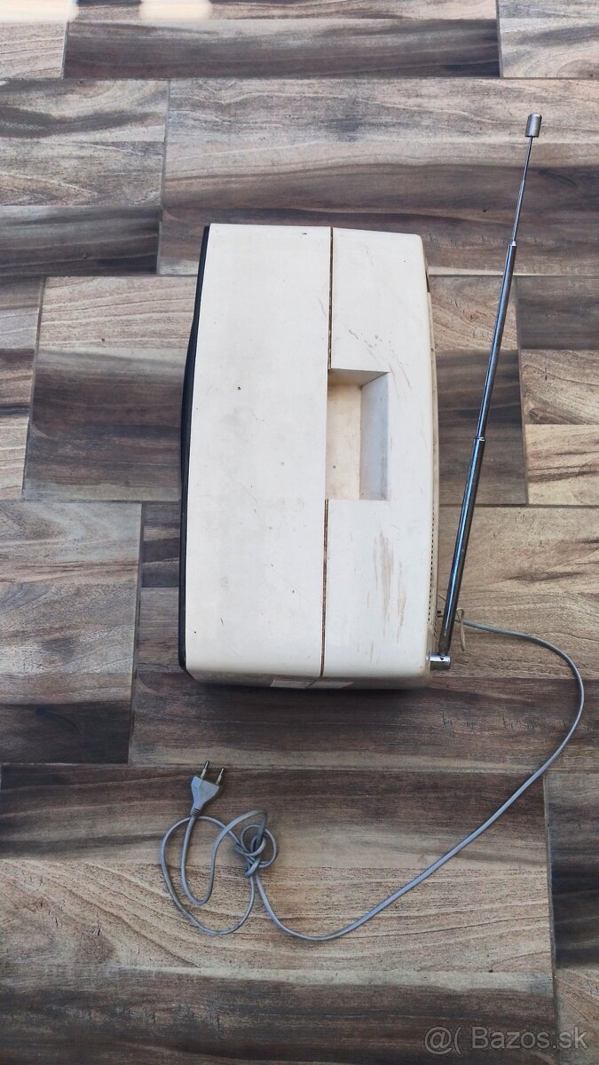 Predám prenosný televízor Merkur - 5