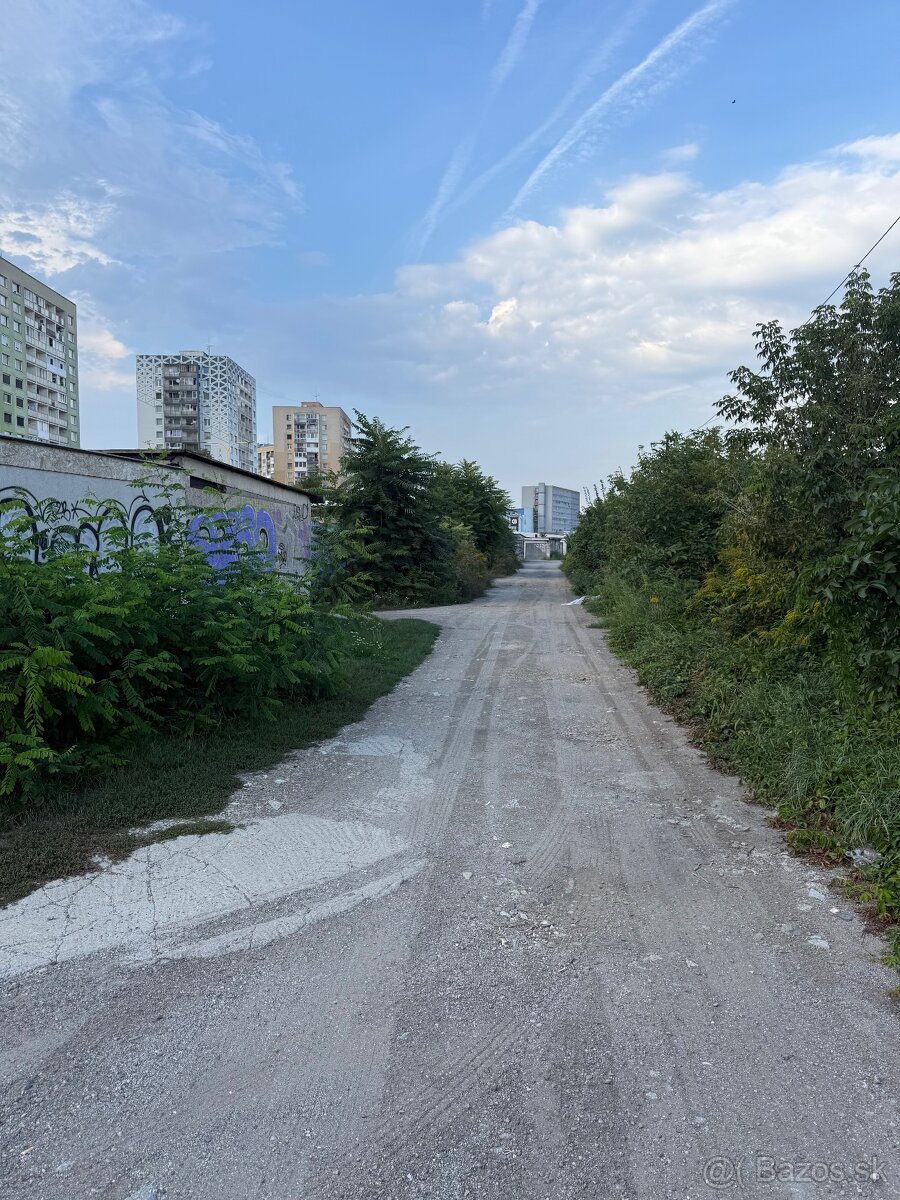 Garáž blízko centra mesta - Jantárová, 5 min.pešo od Auparku - 5