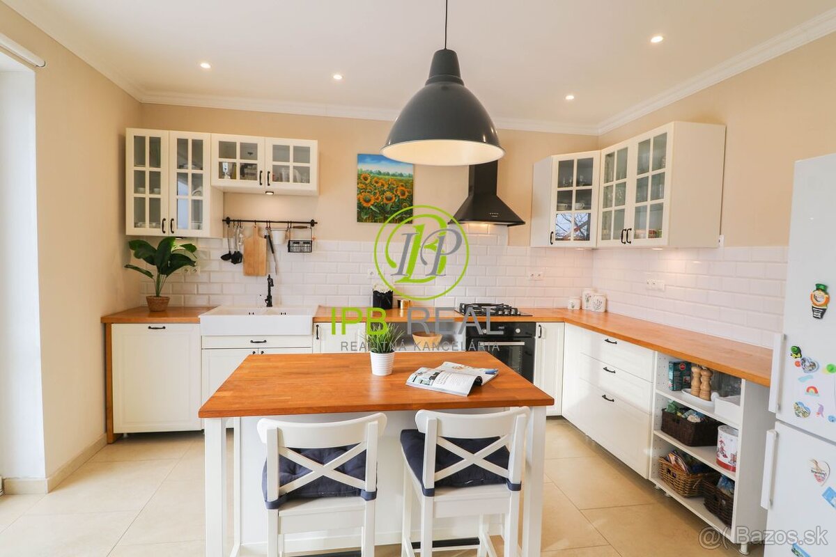 Kompletne zrekonštruovaný priestranný 5-izbový rodinný dom v - 5