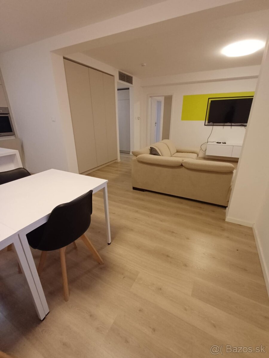 Ponúkam na prenájom väčší 2 izb. byt, Bajkalská, BA Ružinov - 5