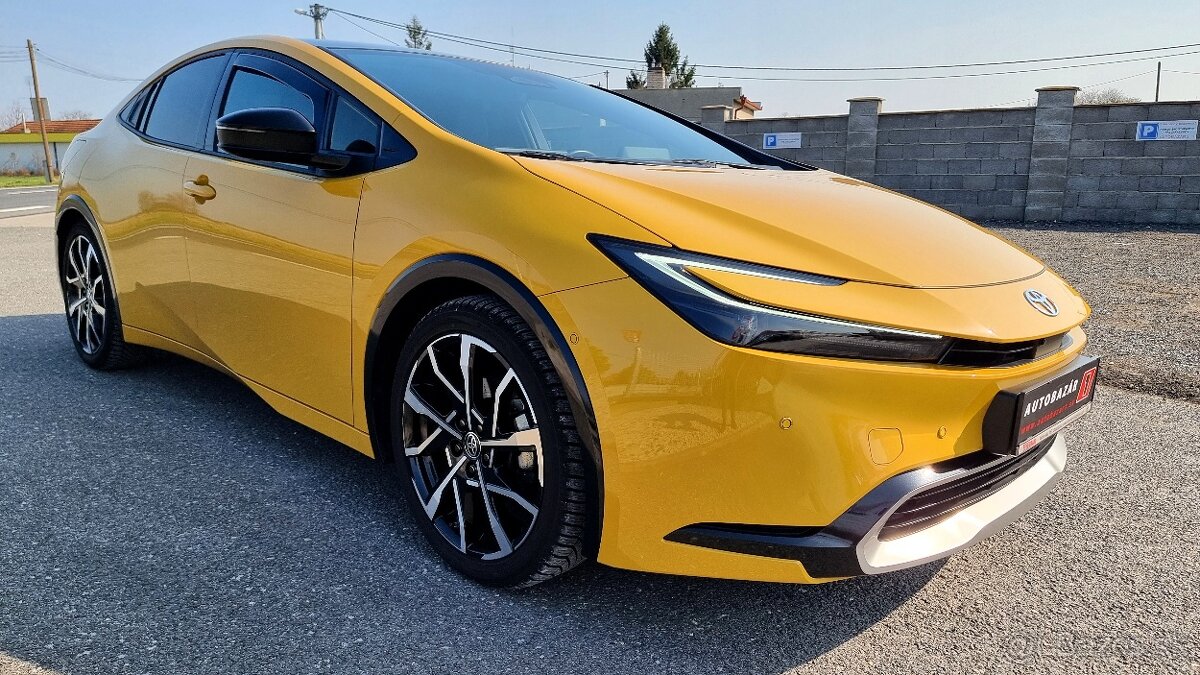 Toyota Prius 2.0 Plug-in Hybrid e-CVT za 34.990 € s DPH - 5