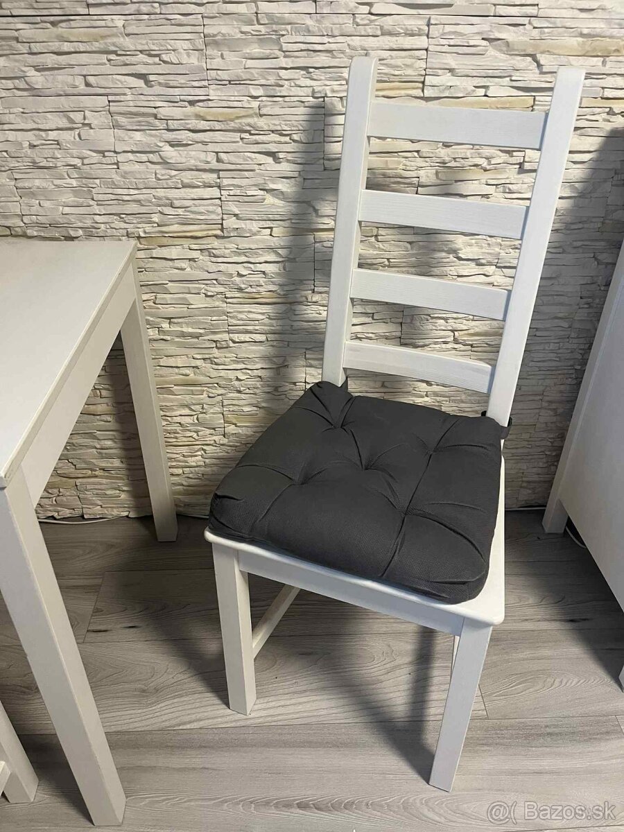 Kuchynsky stol a stolicky - 5