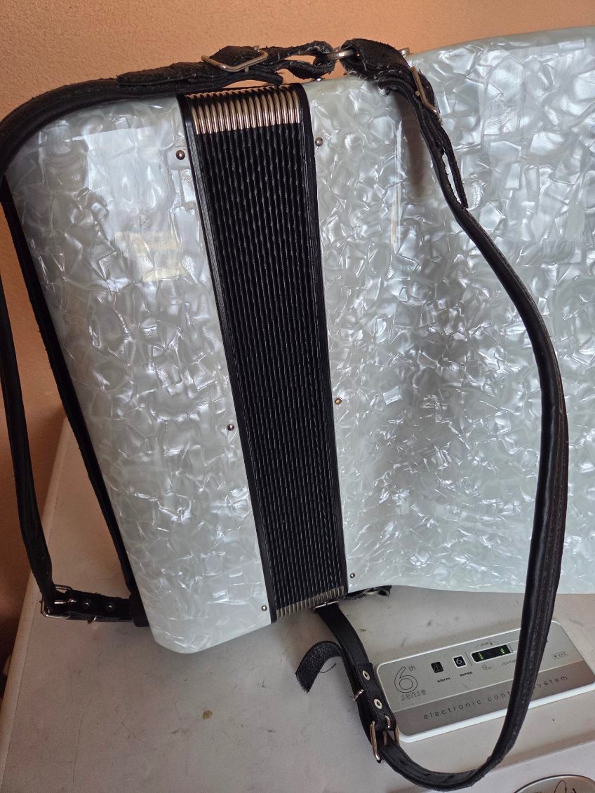 Predám akordeón Weltmeister - 5