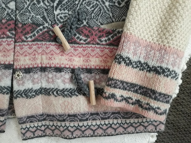 Predám veľmi teplý, krásny dámsky sveter "S" - 5