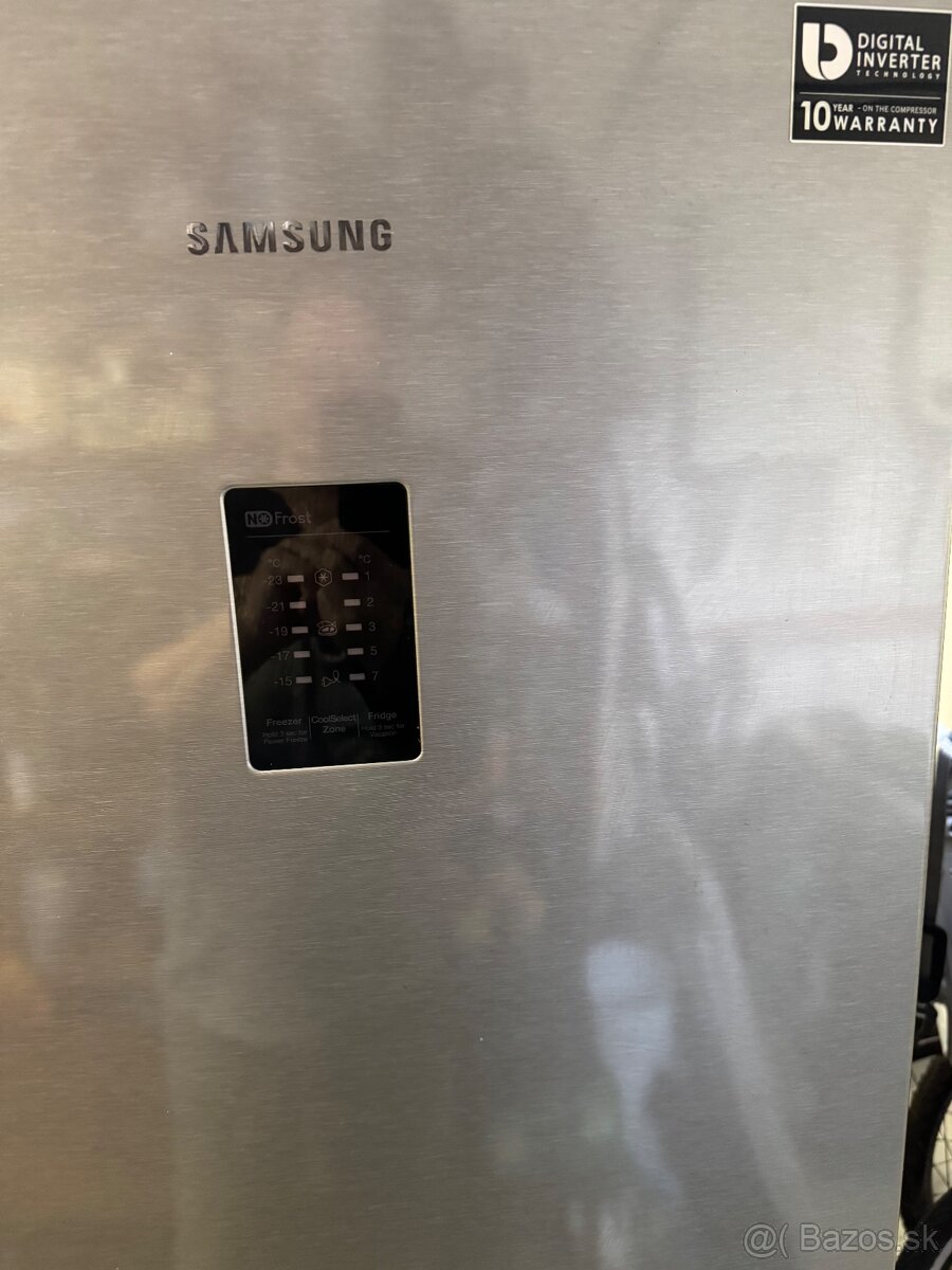 Predám kombinovanú chladničku Samsung - 5