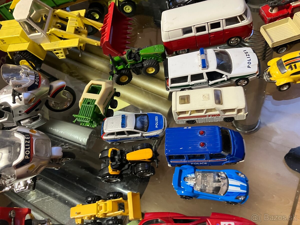 Predám rôzne autíčka většinová kovová - 5