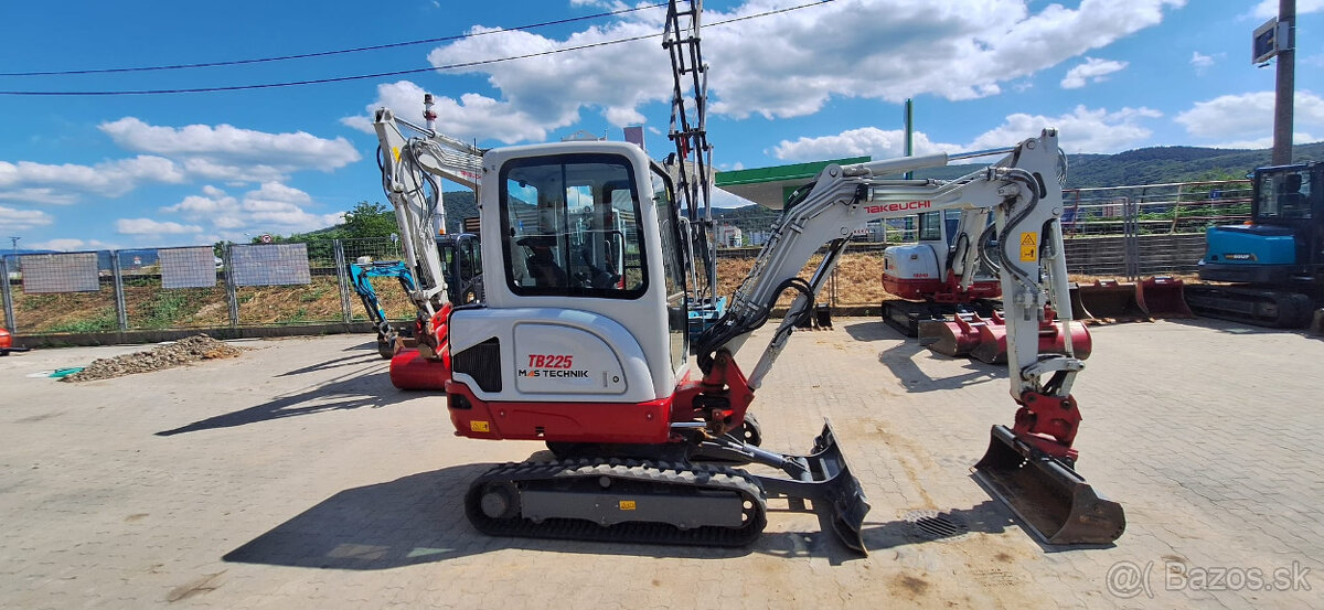 TAKEUCHI TB225 DIESEL - 5