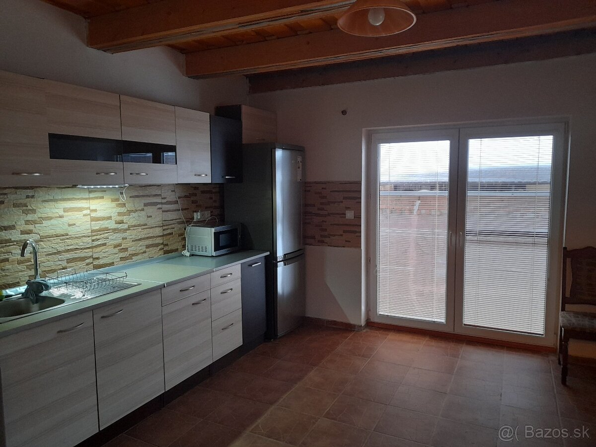 Rodinný dom Vitanová s dvomi byt. jednotkami - 5