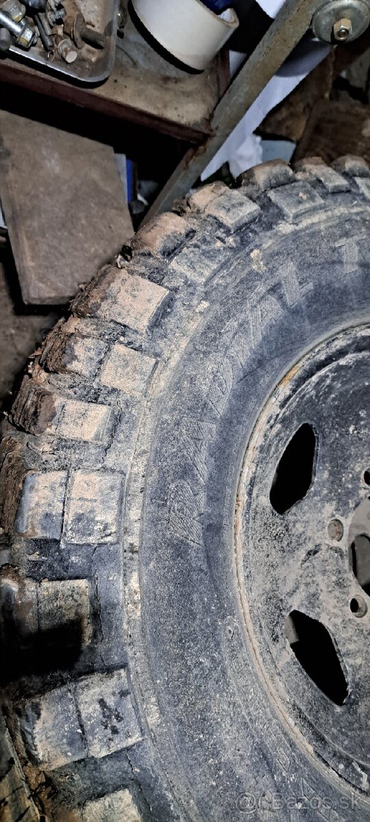 Predám gumy s disky 30x9.5 r15 - 5