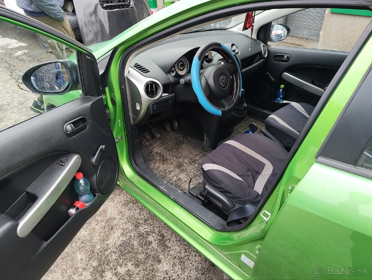 Mazda 2 - 5