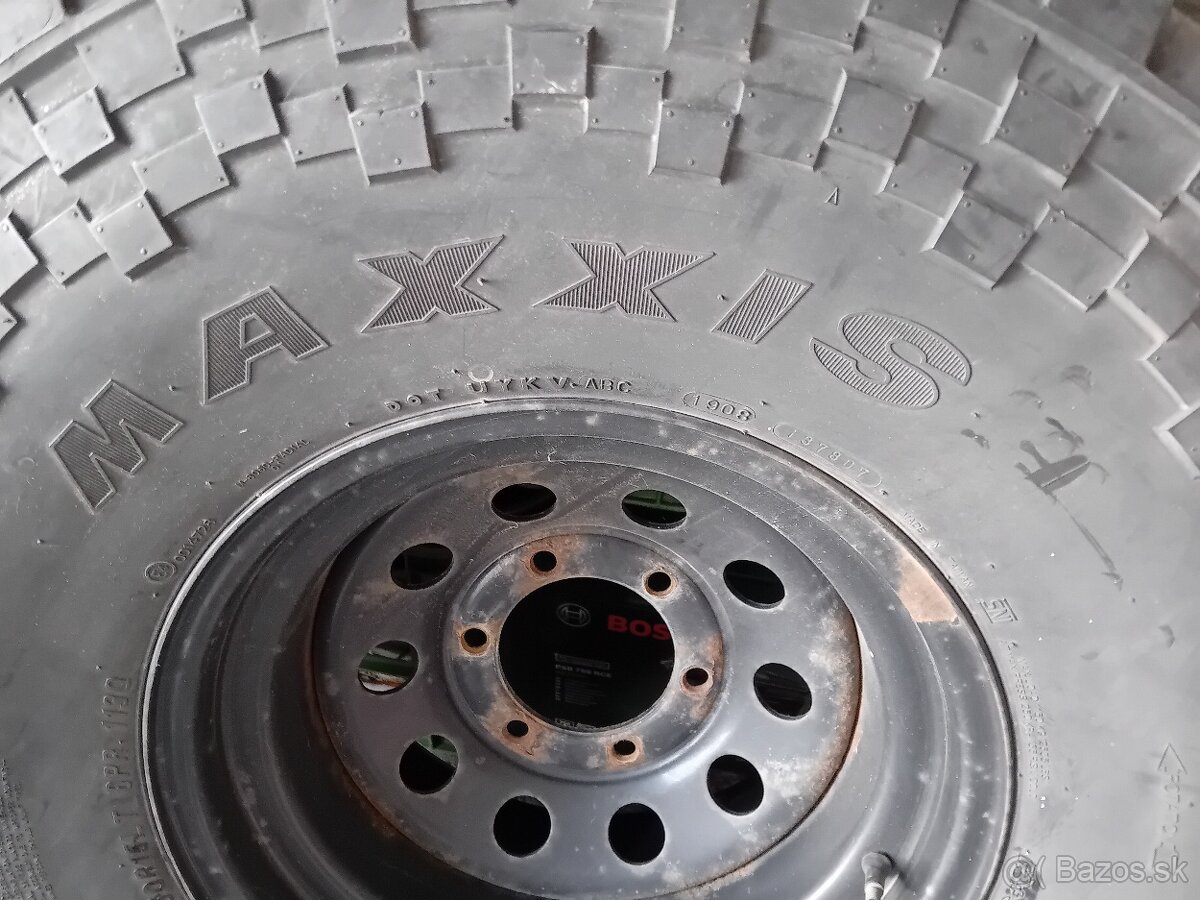 Predám pneu Maxxis trepador 35x12.5R15