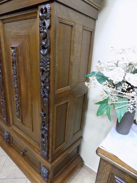 Masívna šatníková skriňa - 5