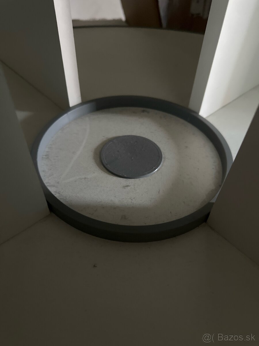 Starý biely otočný regál - 5