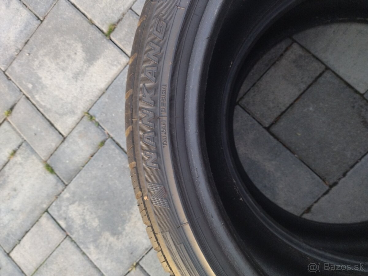 225/45/17 - 5