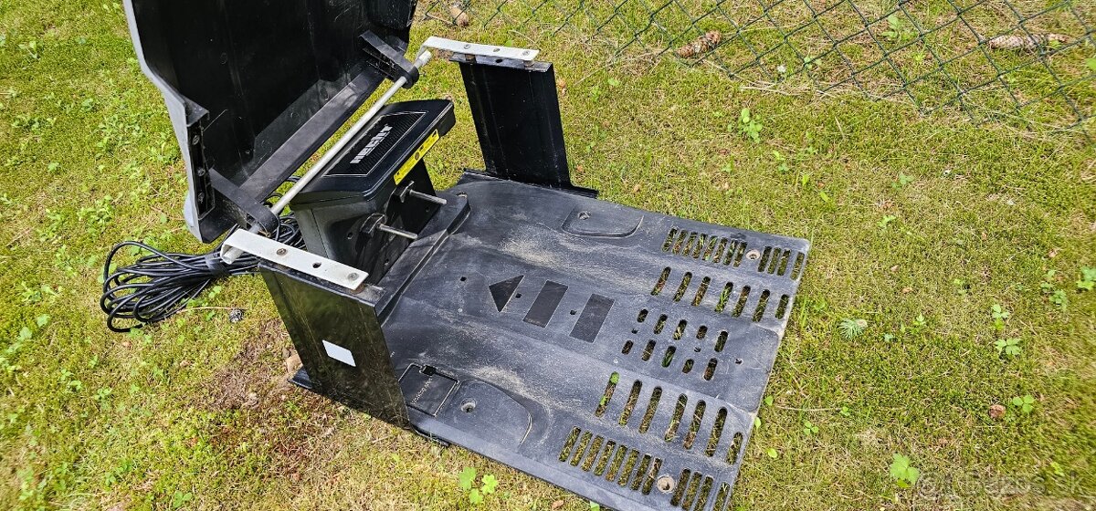 Robotická kosačka s GPS trackerom proti krádeži - 5