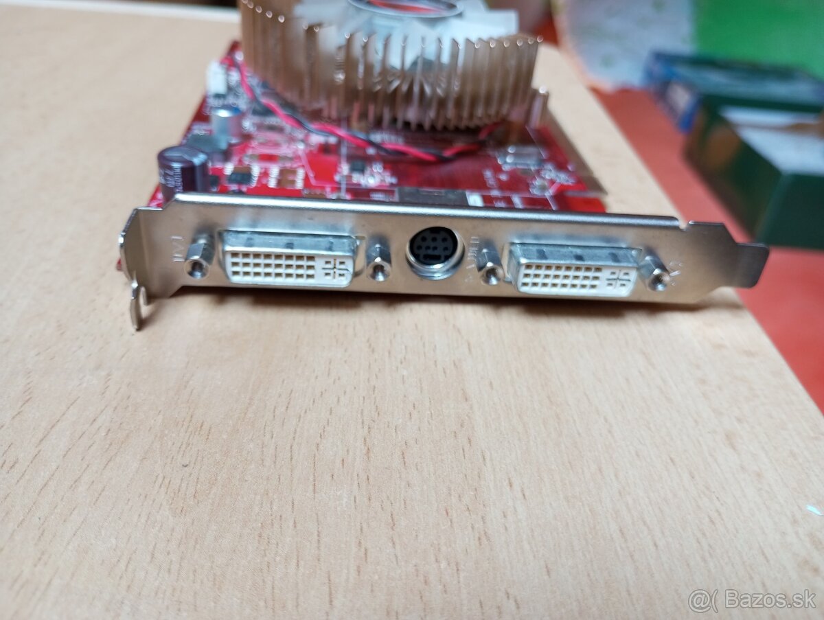 Grafické karty 2ks Asus,1ks gigabyte,1ks sapphire - 5