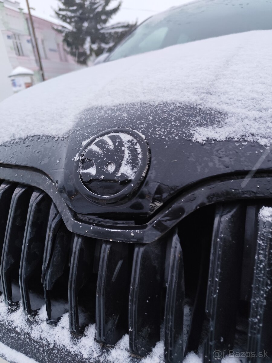 Škoda Octavia 3 Combi predná kapota a nárazník - 5