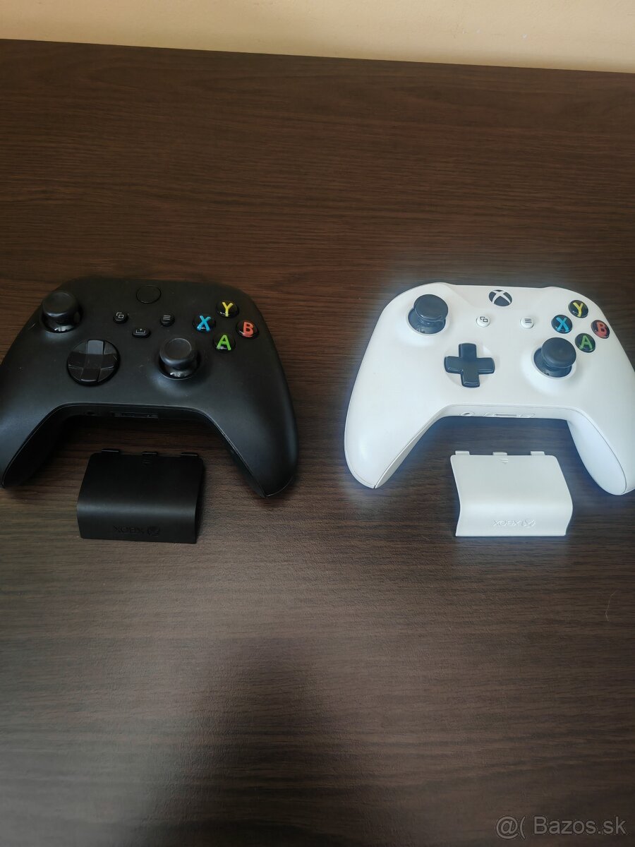 Predám ovládače na Xbox a playstation 4 - 5