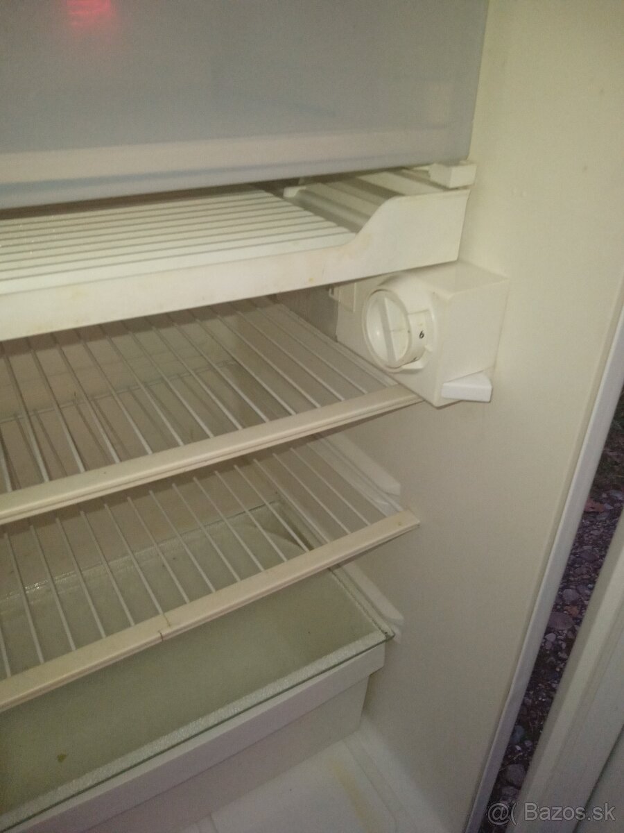 Predám plnefunkčná chladnička s malou mrazničkou WHIRLPOOL - 5
