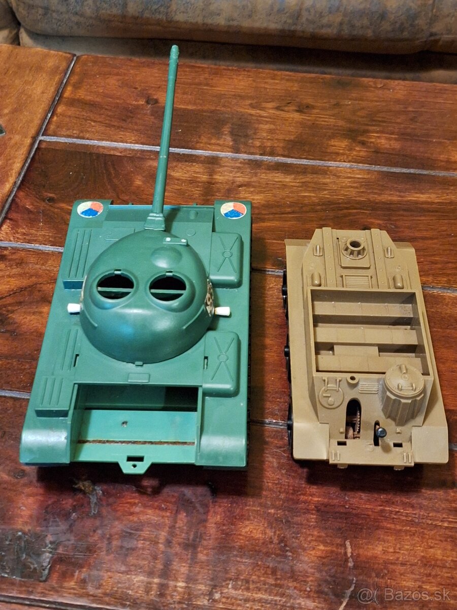 Starý tank ites,transportér igra - 5