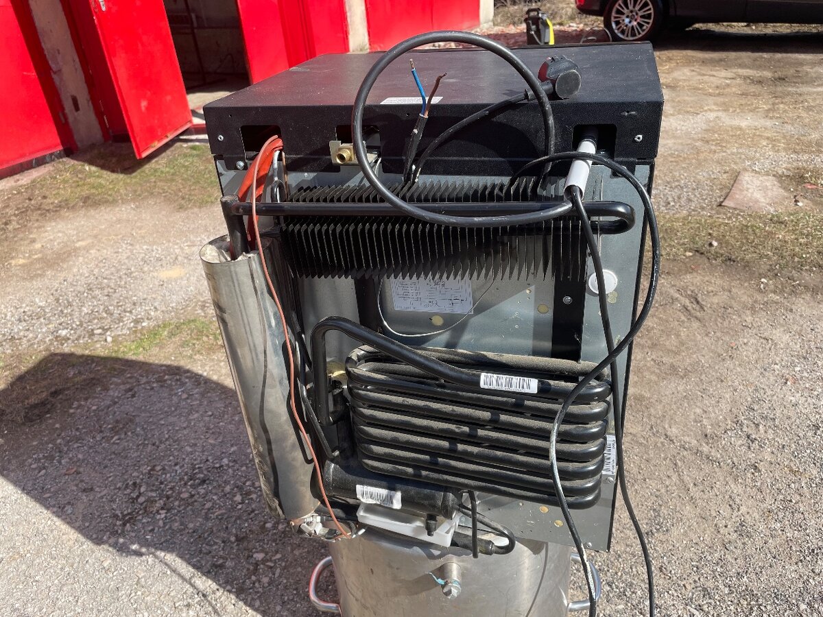 Dometic 12v 220v plyn - 5