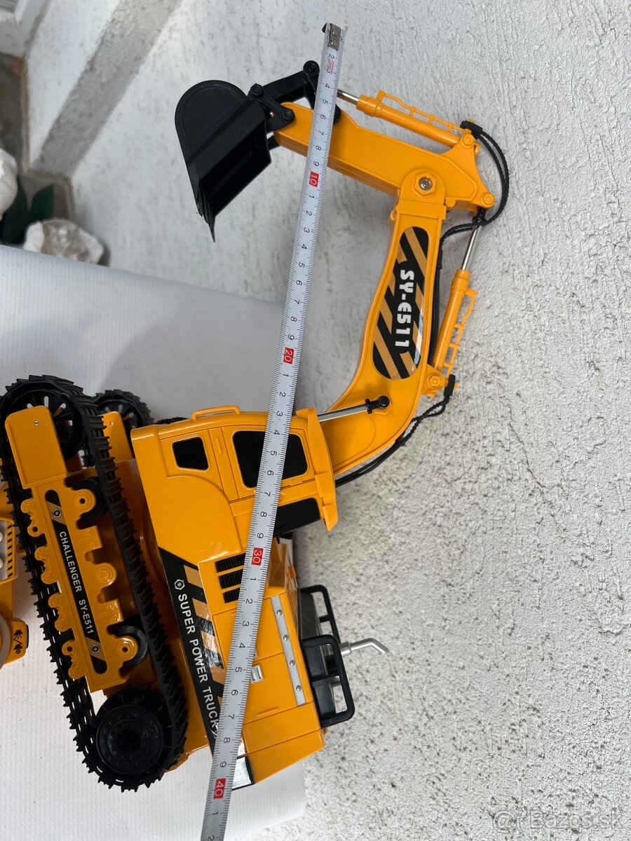 diaľkovo ovládaný bager Challenger SY-E6511. - 5