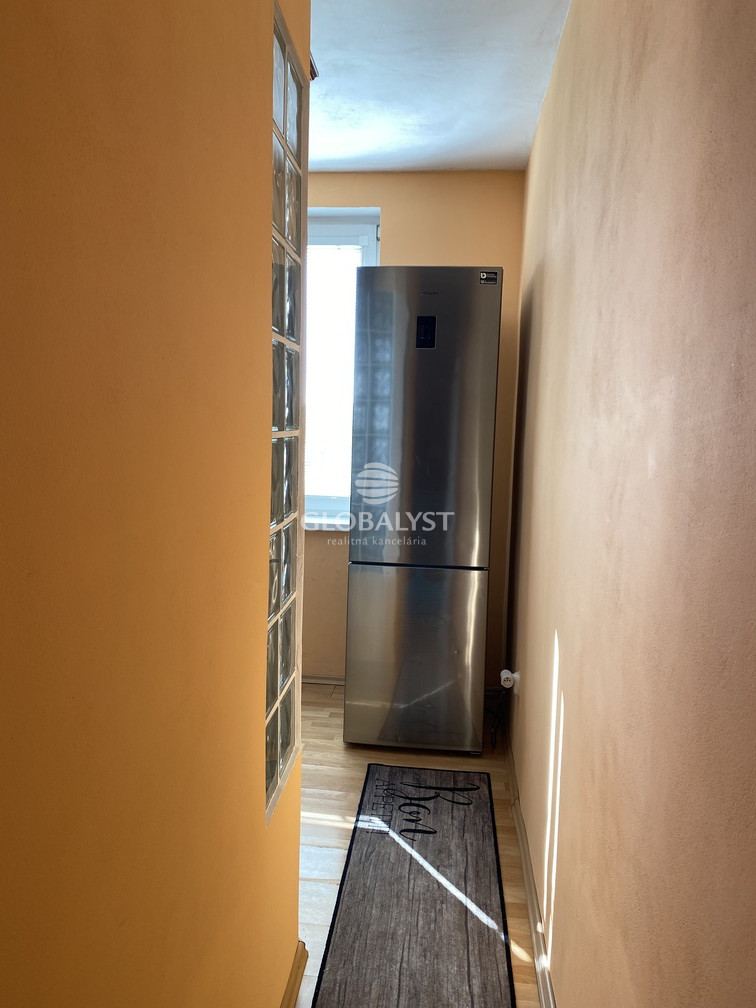 Prenájom priestranného 3-izbového bytu na Humenskej ulici v - 5