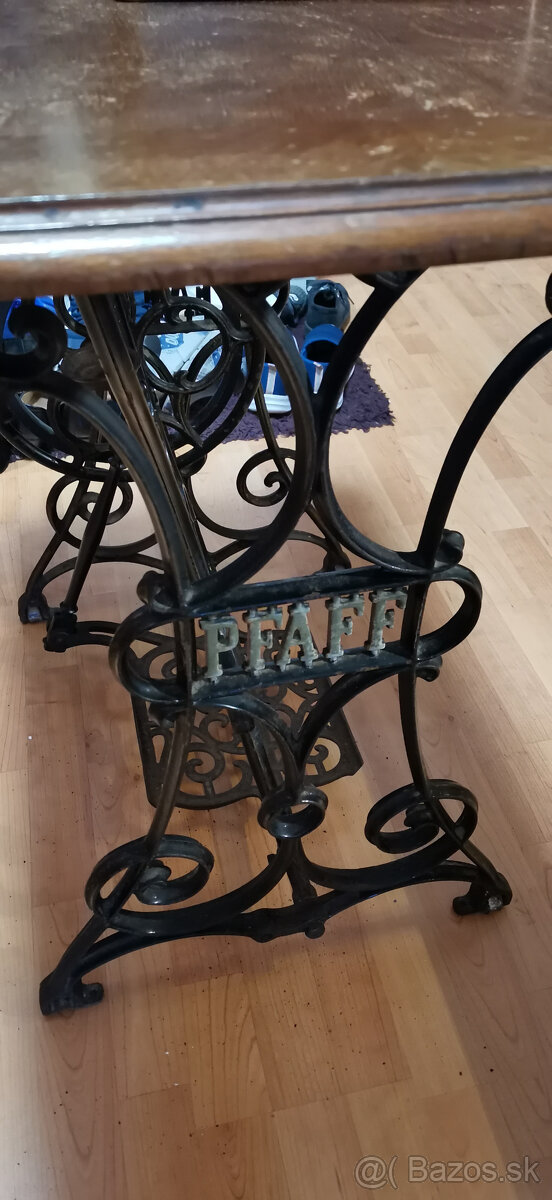 Starožitný šijací stroj značky PFaFF - 5