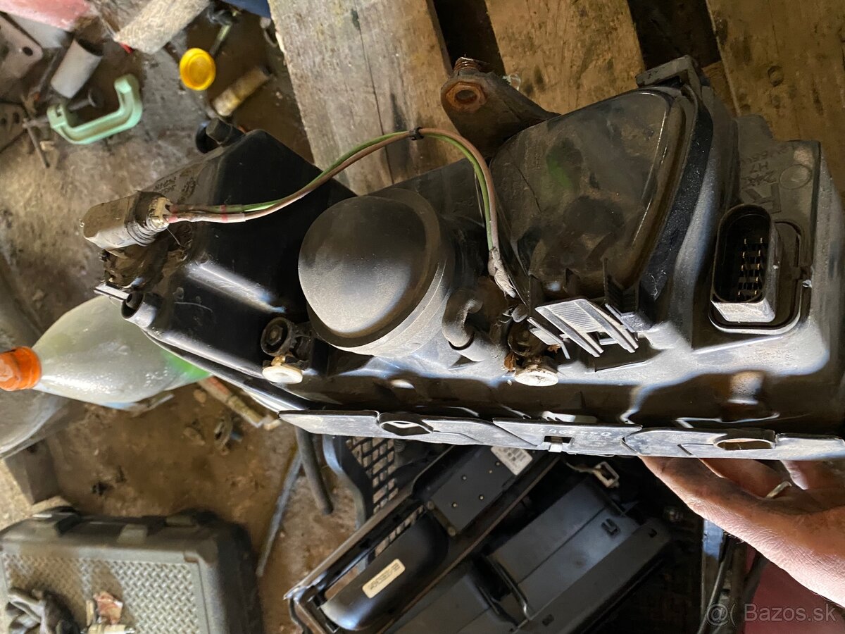 Predám predné svetla Passat b 5,5 - 5