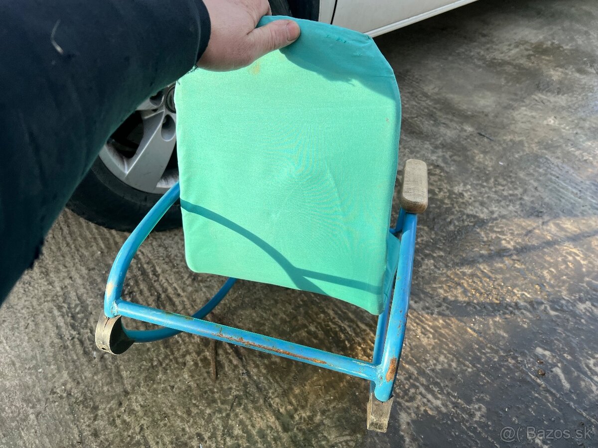 Staré detské kovové hojdacie kreslo. - 5