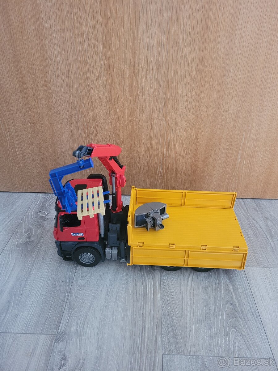Bruder nakladne auto s rukou - 5