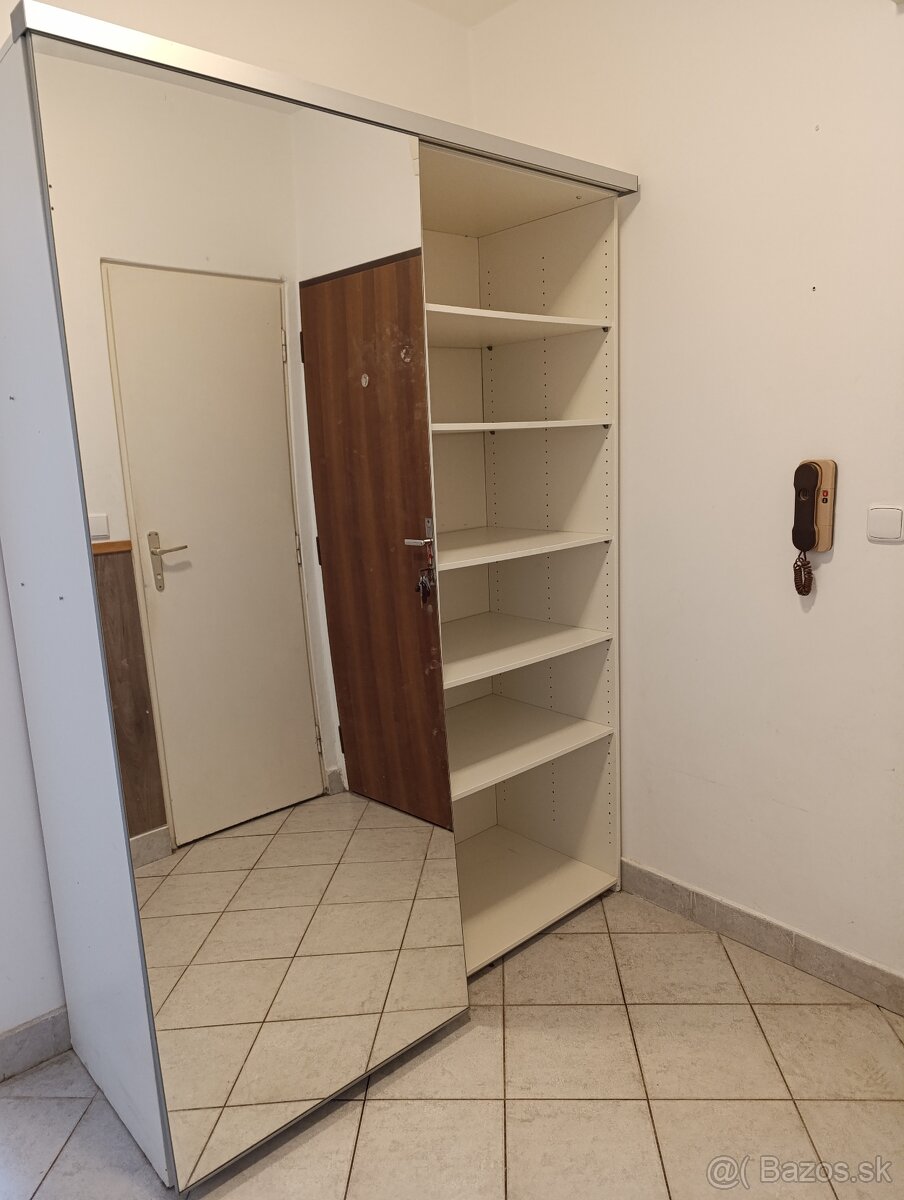 Šatníková skriňa - 5
