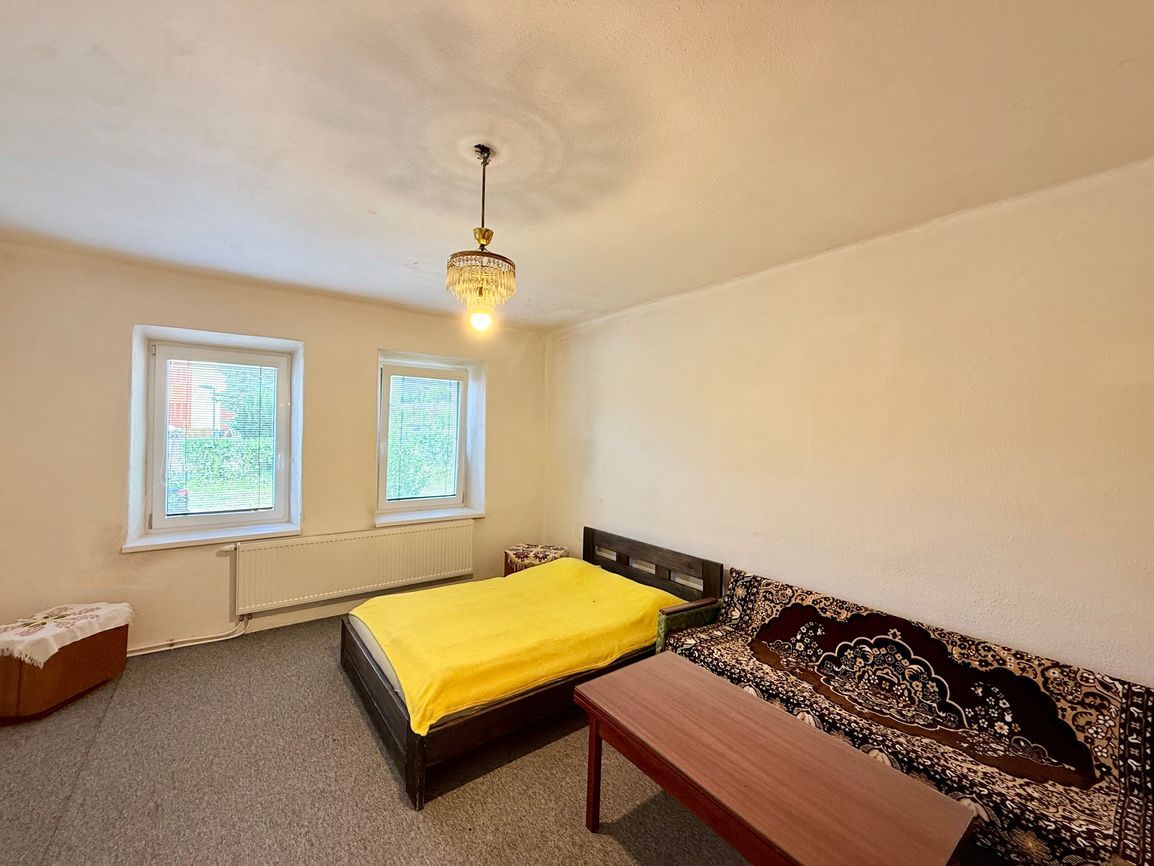 BUKOVEC - 4 IZBOVÝ RD V DOBROM STAVE POZEMOK 1.104 M2 - 5