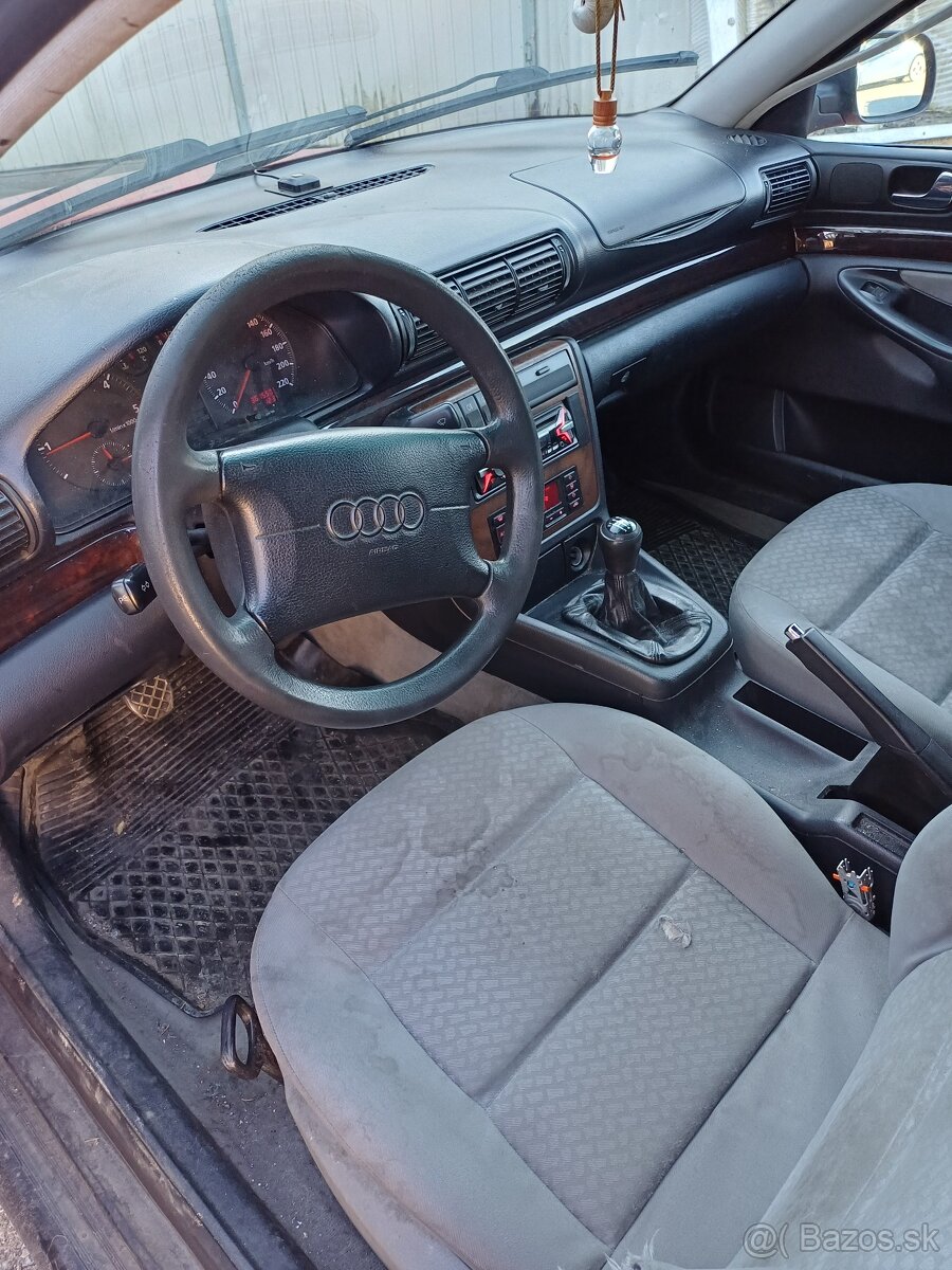 Rozpredám Audi A4 B5 sedan 1.9tdi - 5