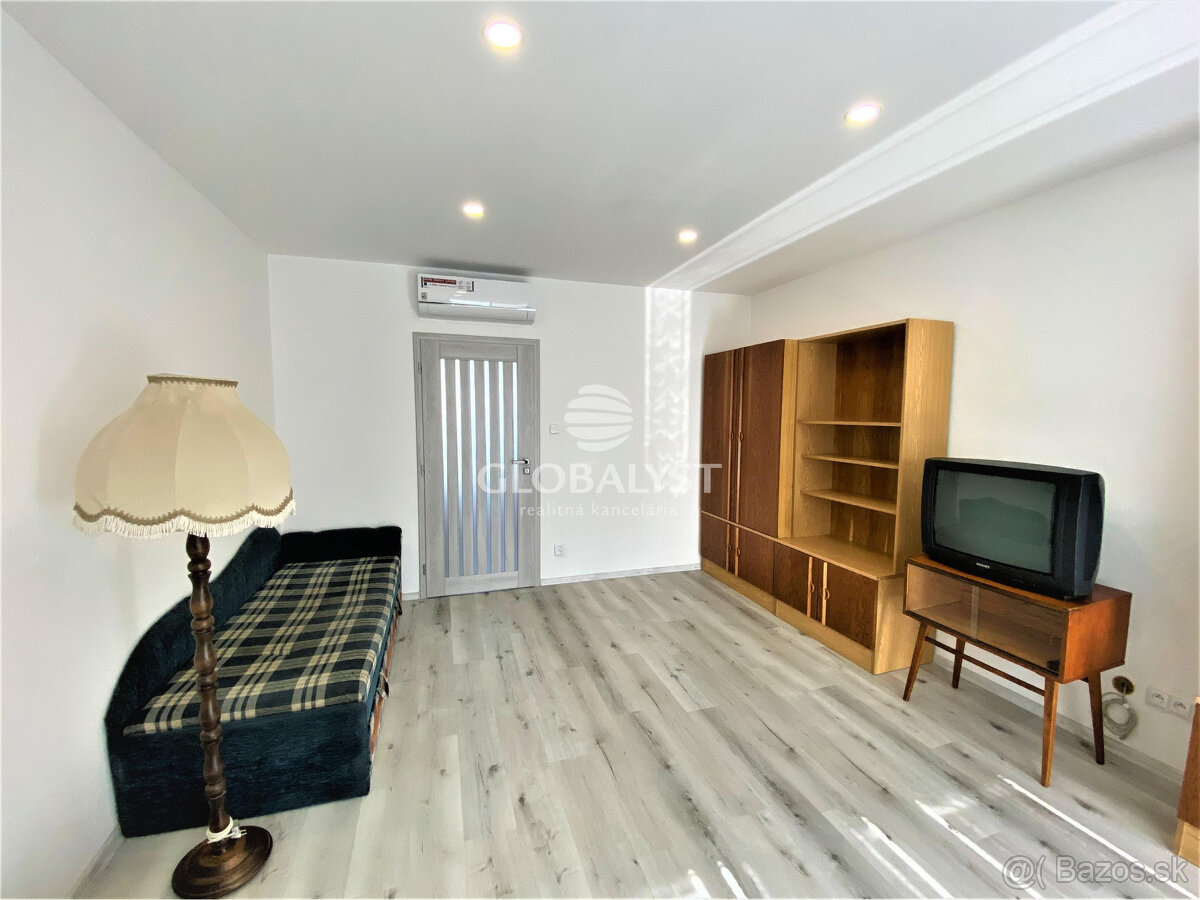 Priestranný, rekonštruovaný 3 izbový byt v centre mesta na T - 5
