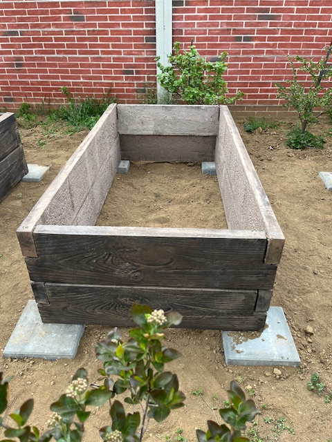 Vyvýšený záhon betónový imitácia dreva - 5