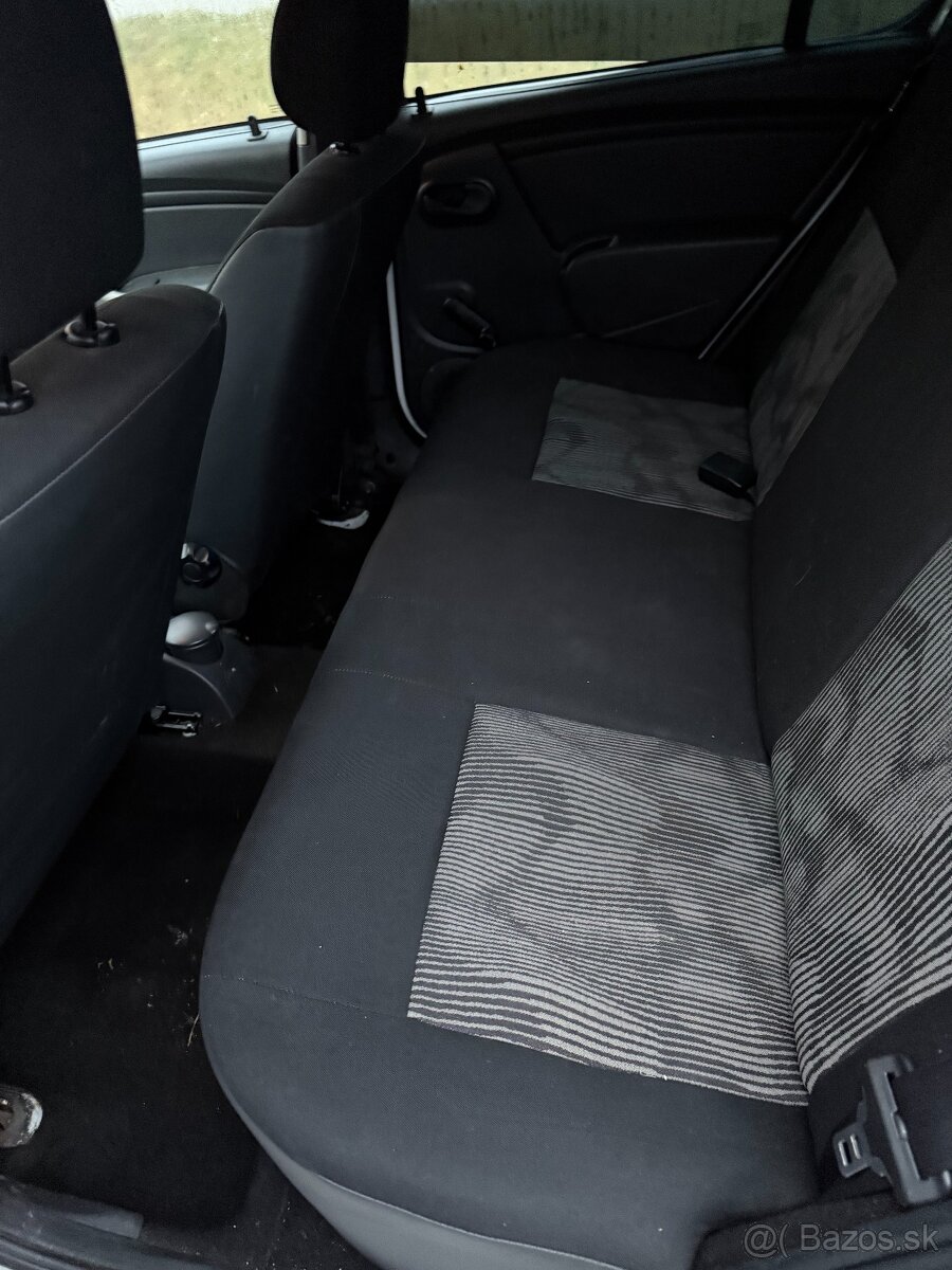 Predám Dacia Sandero 1.4 benzín, rok výroby 2010 - 5