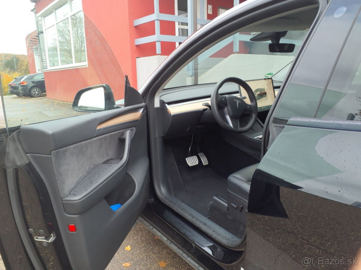 Tesla Model Y – 04/2024 – 220 kW – 52 121 km – Výborný stav - 5