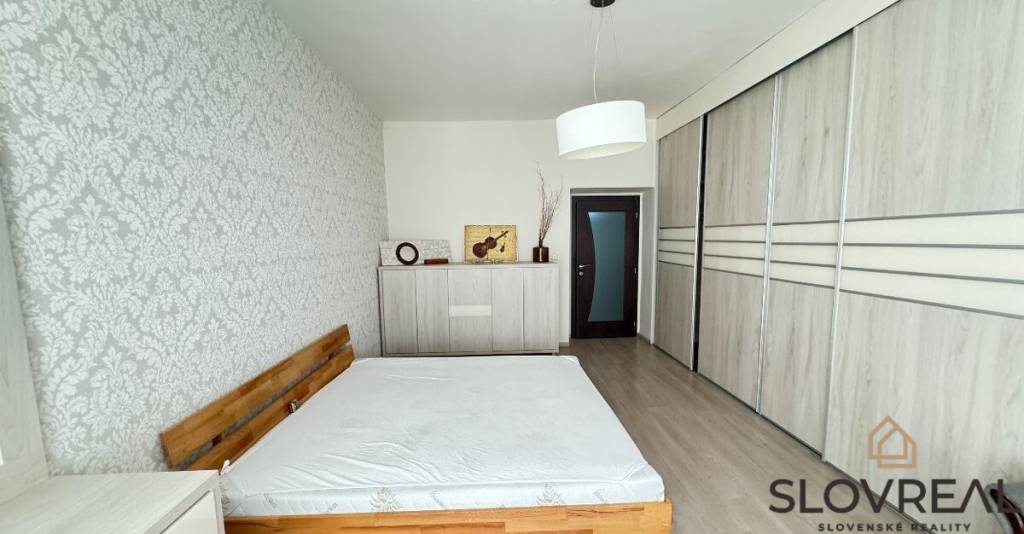 SLOVREAL - Predaj 4 izbového bytu v Banskej Štiavnici - 5