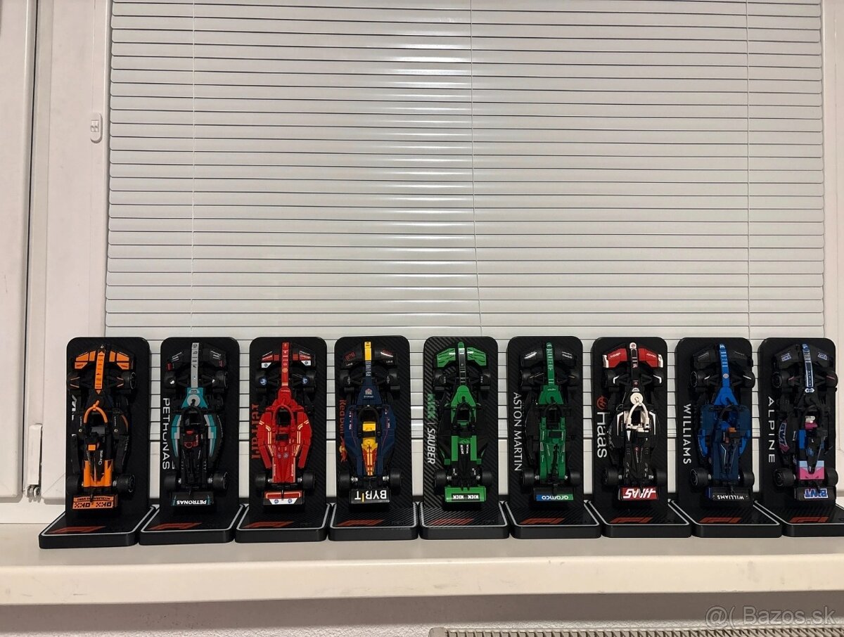 F1 Predmety (Lego stojany, bannery, modely tratí, kľúčenky) - 5