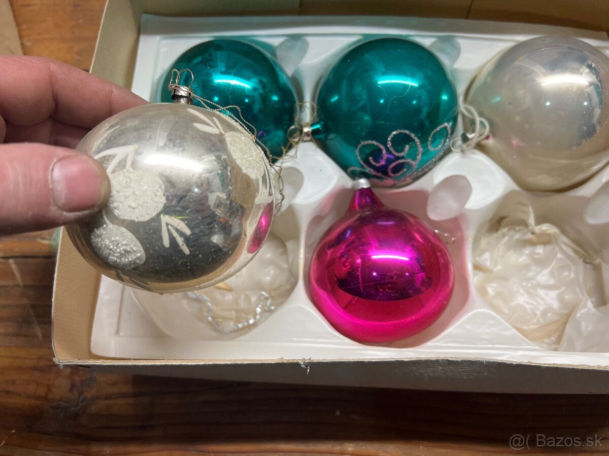 Staré Vianočné ozdoby s lampiónom a káblami. - 5