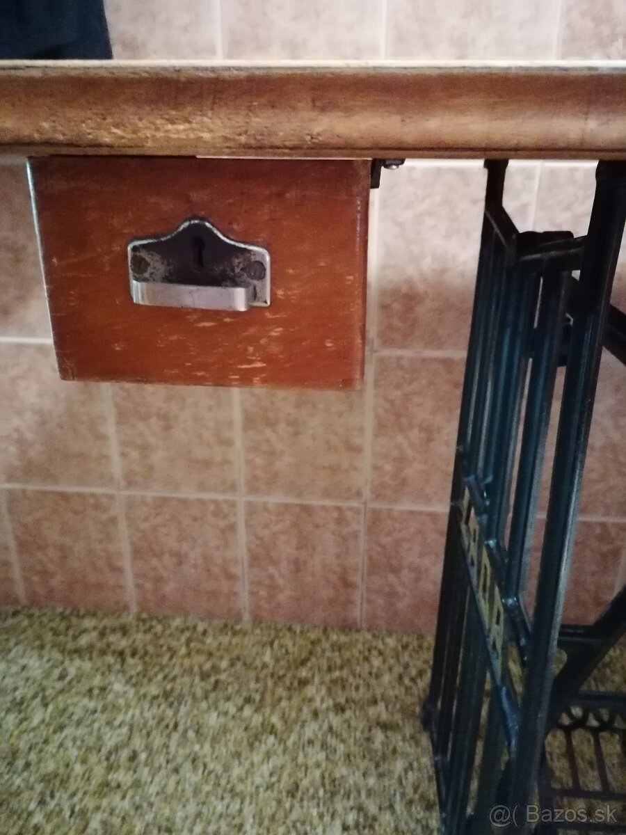 šijací stroj LADA - 5