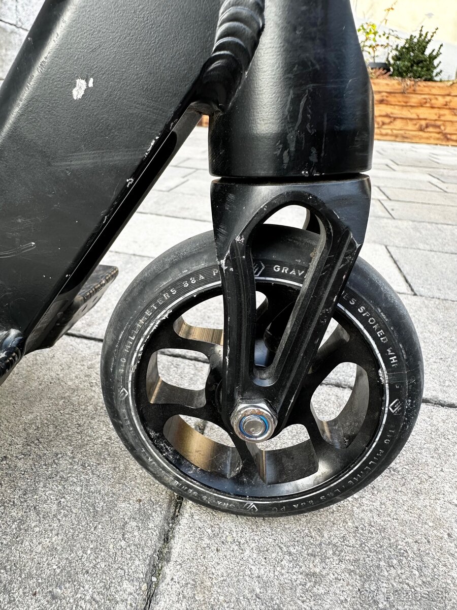 Kolobežka freestyle STRIKER GRAVIS L black - 5