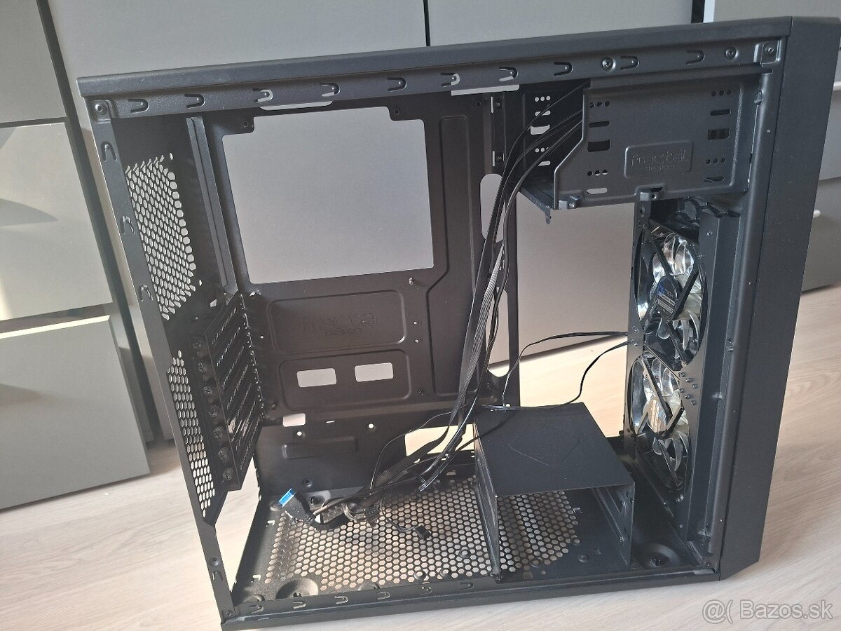 ATX skrinka Fractal Design - 5