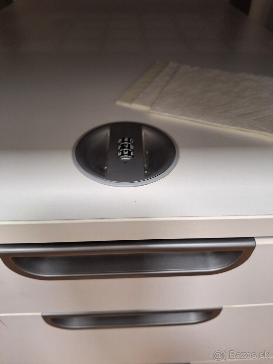 Skrinka suflikova na kod - 5