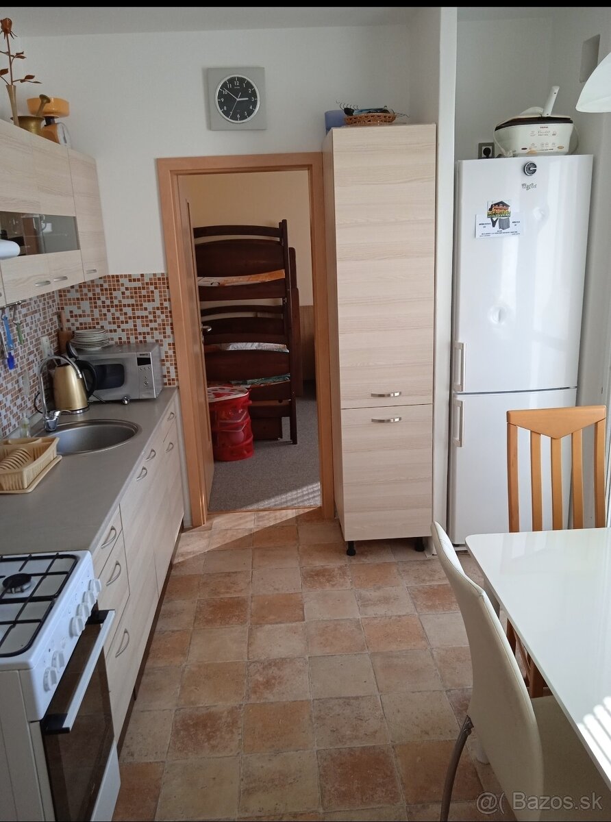 Prenájom 3. izbový byt v BA Dúbravka - 5